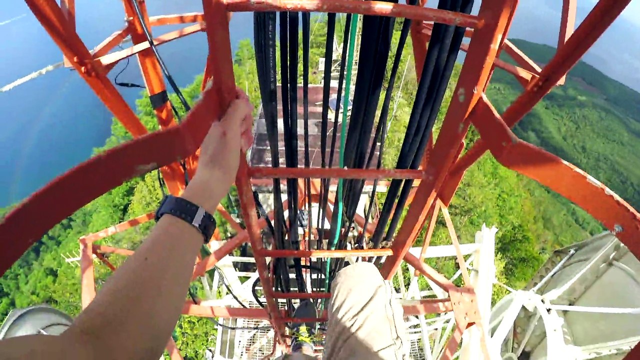 Crazy teen climbs radio tower in the Caribbean