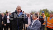 Kryeministri inspekton investimet në Durrës, kanale ujitëse e rrugë