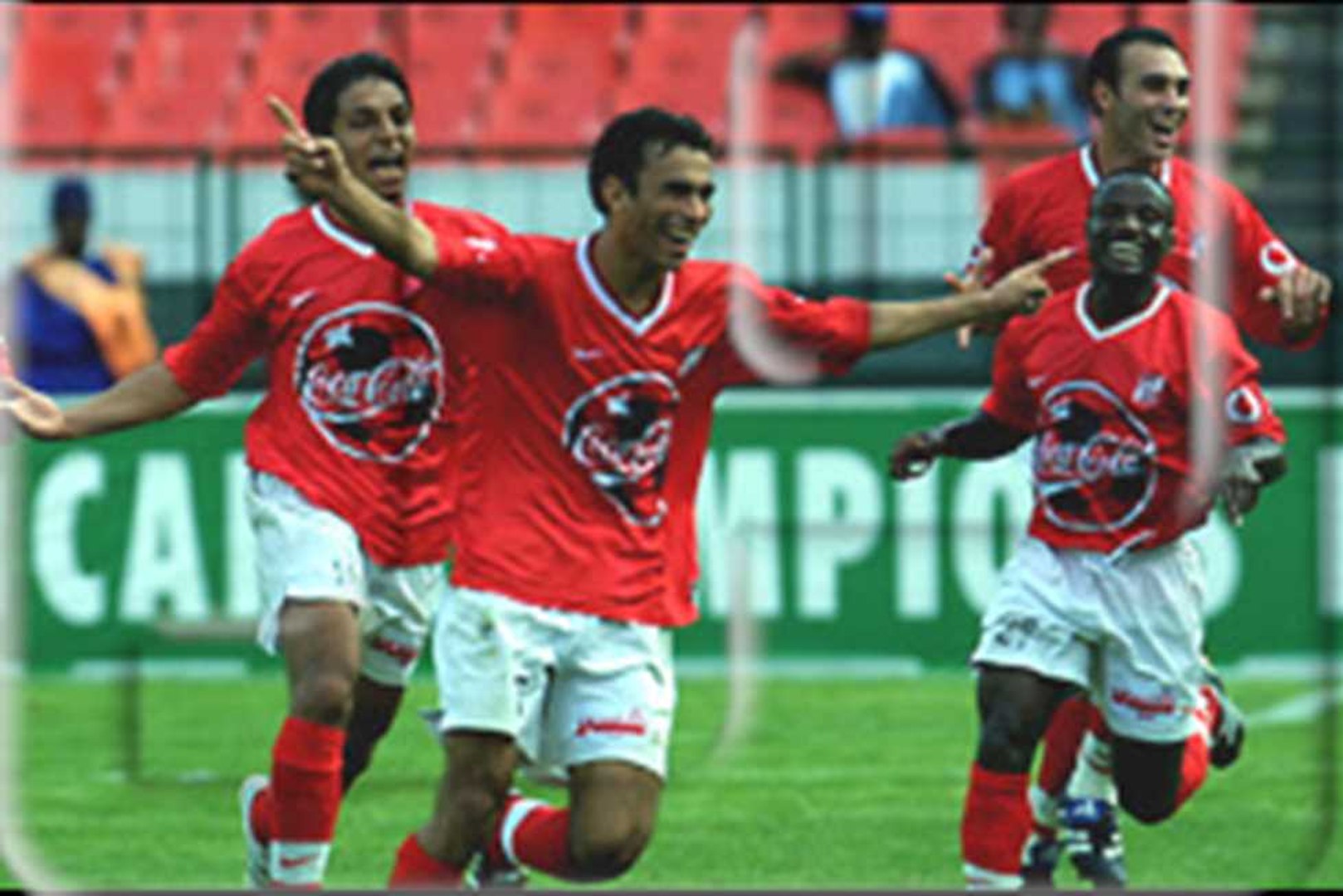 أهداف الأهلي وصن داونز 3-0 اخر لقاء جمع الاهلى بصن داونز وهاتريك خالد بيبو نهائي افريقيا 21 ديسمبر 2001 - video Dailymotion