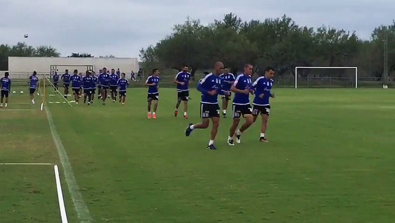 Gignac entrena previo al Clásico 109