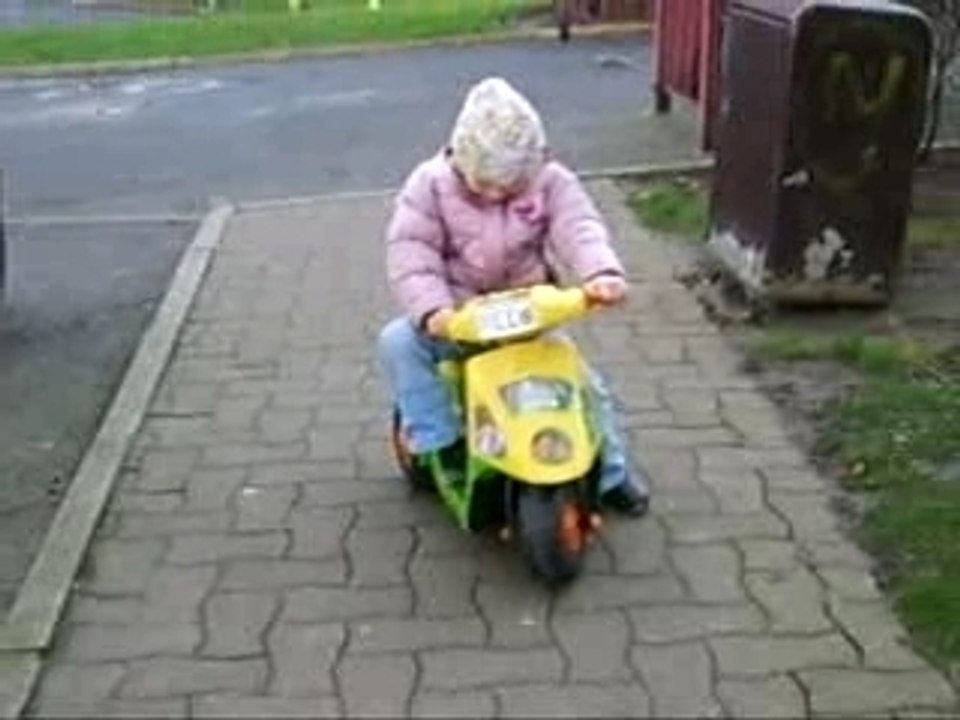 scooter dora