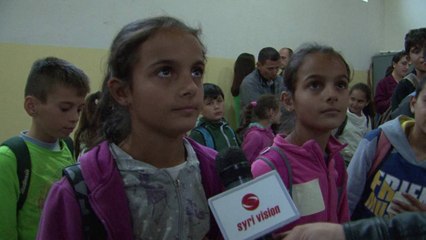 Kfori Turk ndihmon nxënësit e SH.M.U Zef Lush Marku me 105 pako me veshmbathje - Lajme