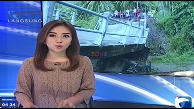 Dampak Banjir Bandang di Bandung Jawa Barat Membuat Jembatan Penghubung Roboh