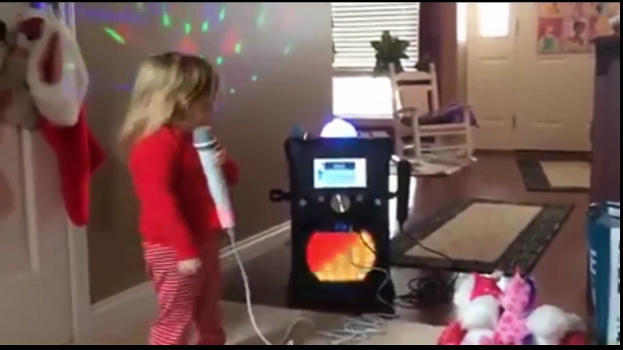 OMG - Funny karaoke video   ONE DIRECTION   little funny girl that move more than One direction