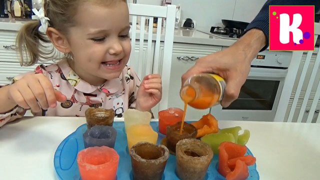 Ледяные стаканы Катя делает из газировки Dr.Pepper Coca Cola Pepsi Fanta виноград и сок Луни Тюнз 2016 новое видео канал