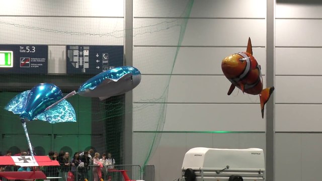 Des poissons volants télécommandés géants!