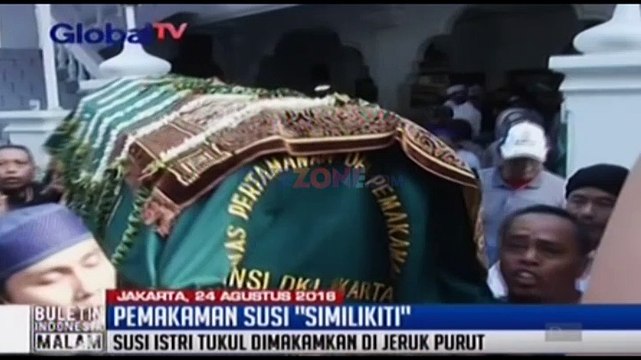 Suasana Pemakaman Istri Tukul Arwana