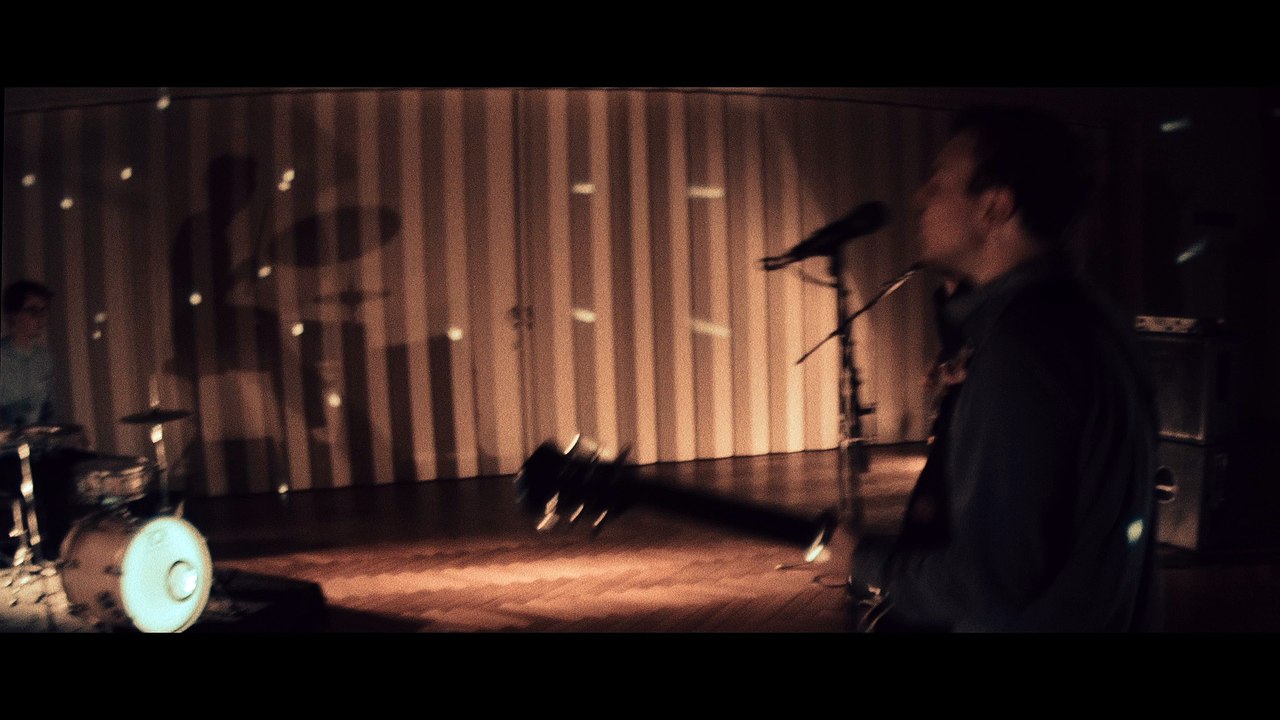 Parcours - Between the lines (exklusive Pretty in Noise Premiere)