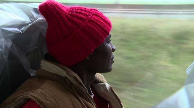 Arrivée de migrants dans un village, les habitants réagissent