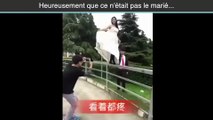 Une mariée chute lourdement d'une barrière