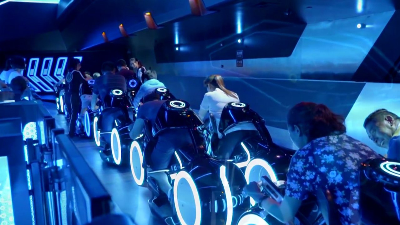 Les nouvelles montagnes russes TRON à Disneyland Shanghaï