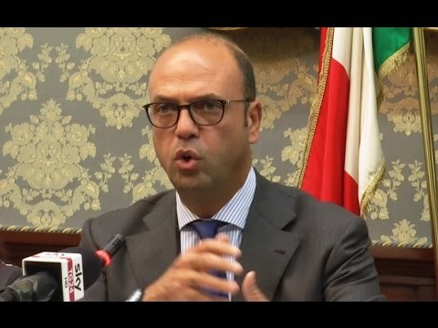 Napoli - Alfano al vertice in Prefettura sulla sicurezza (24.10.16)