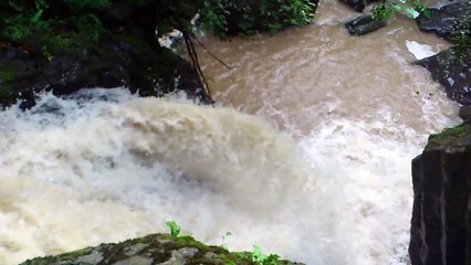 şelale kükredi resmen sel götürüyor