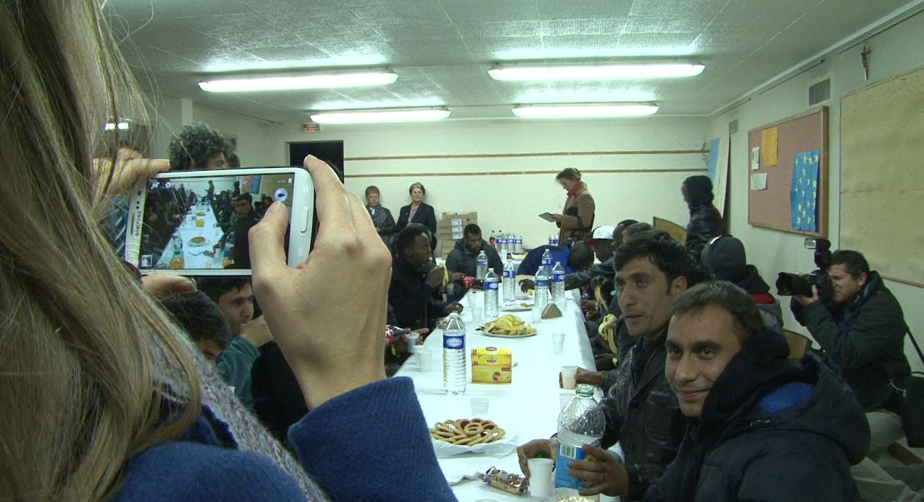 Mise à l'abri : Emmanuelle Cosse rencontre les migrants de Calais hébergés en Centre d'Accueil en Eure-et-Loir