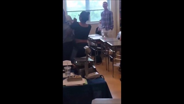 Cette fille va trop loin en se disant qu'il ne la cognera pas... FAUX!