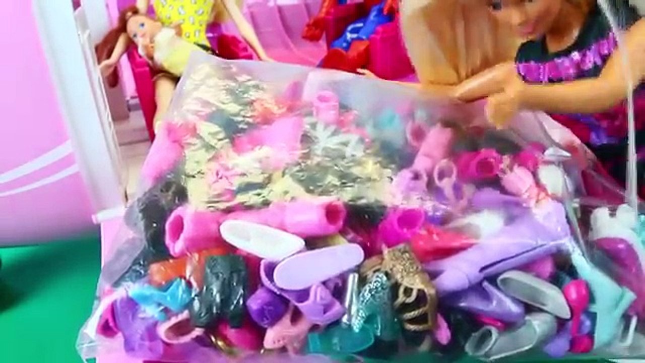 BARBIE AIRPLANE! Frozen Elsa, Barbie Baby & Spiderman Fly Barbies New Glamour Jet Funny Doll Parody