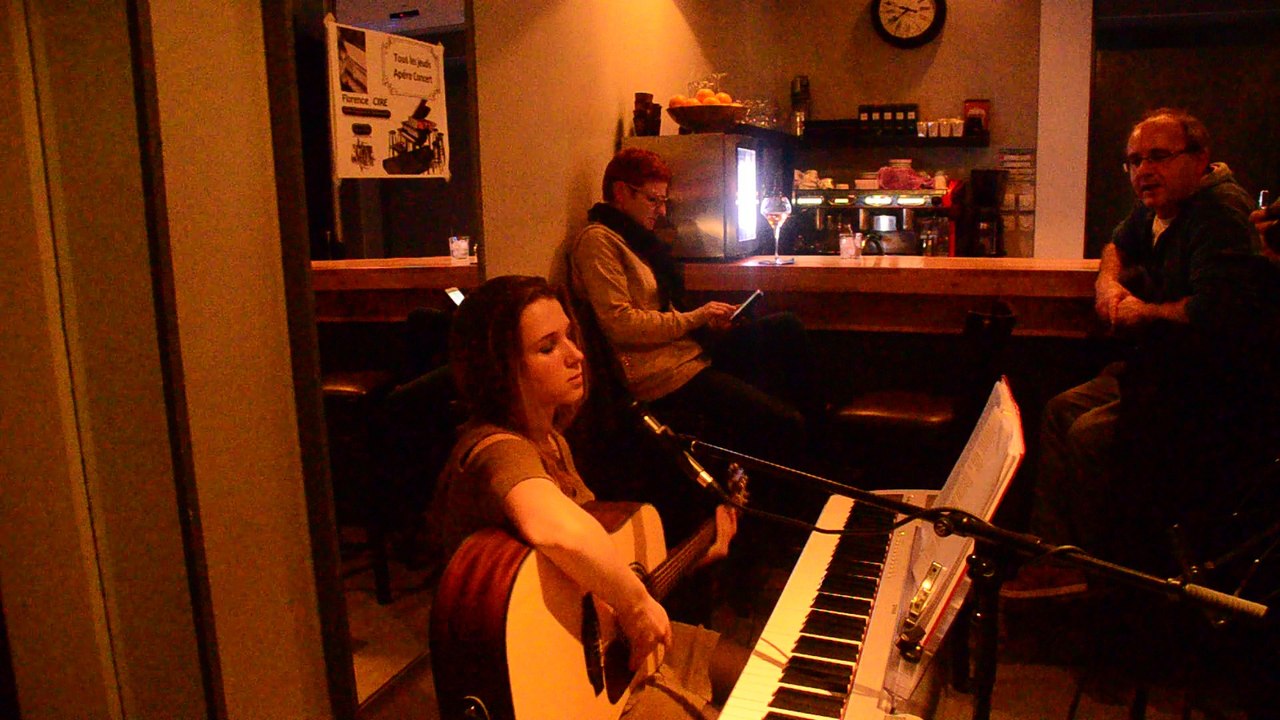 Orilia live au bar de la place  (partie 5)