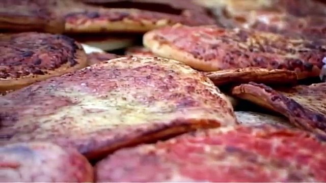 Freaky Eaters | Pizza Addict Attempts To Eat Vegetables