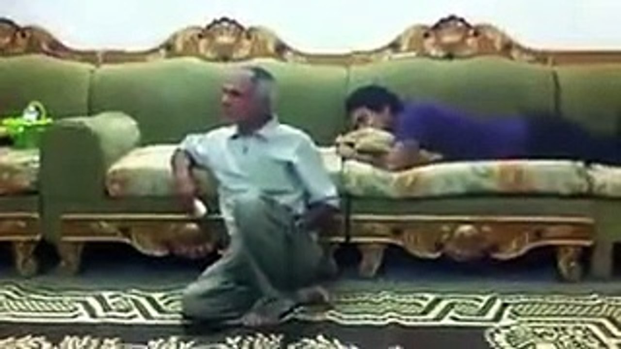 Best WhatsApp Funny videos 2016 {Beautiful Hot Girl Kiss Funny Prank Indian WhatsApp Funny Videos}