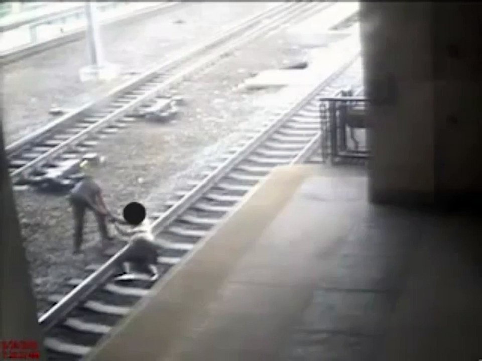 Officer saves a guy who didn't want to go to jail