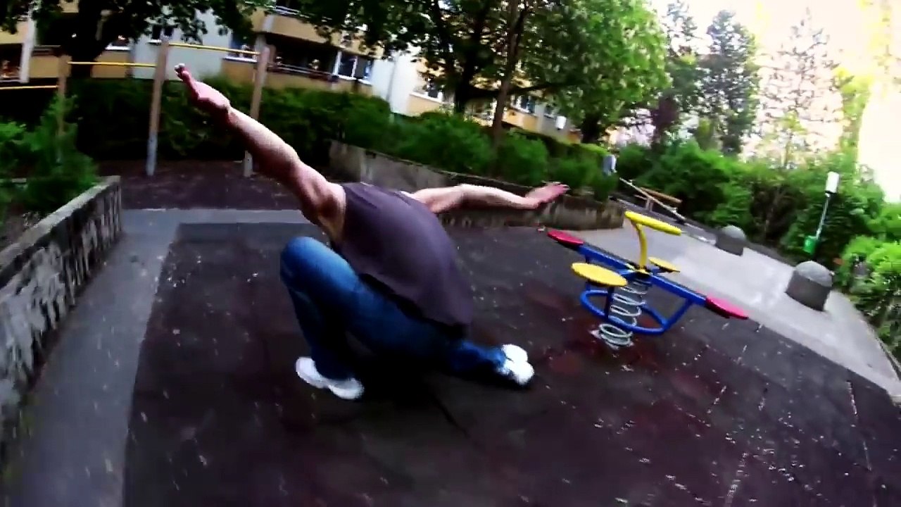 Parkour and Freerunning 2016 - Extreme Stunts‬