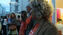 Migrantes de Calais estão a ser distribuídos por centros de acolhimento em toda a França