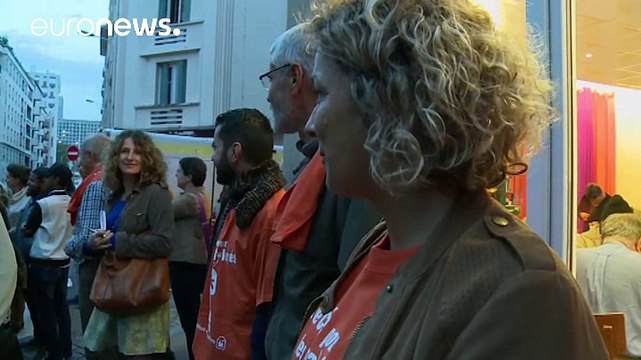 Migrantes de Calais estão a ser distribuídos por centros de acolhimento em toda a França