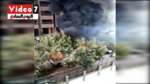 بالفيديو ..  نشوب حريق فى أتوبيس بجوار مدرسة بمصر الجديدة