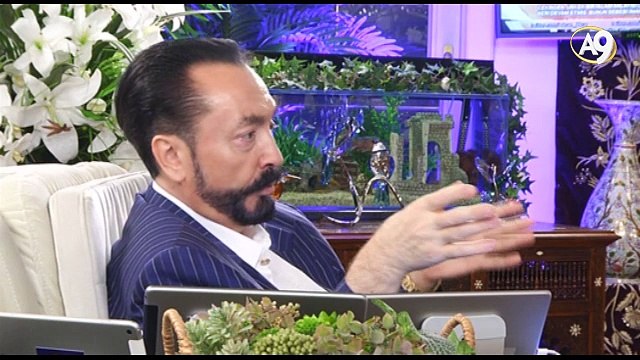 Avrupai anlamdaki Rumilik de dinsizlik propagandası var. Ateistlerin, casusların, homoseksüellerin çoğu Rumi’dir.