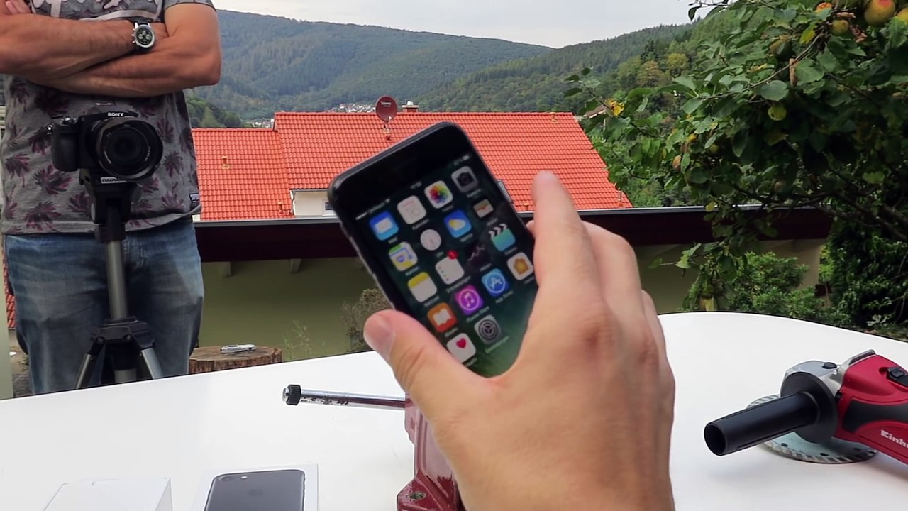 IPHONE 7 CUT IN HALFS!! EXTREME CRASH TEST