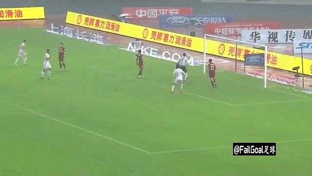 Le but le plus chanceux de tous les temps (de Papiss Cissé)