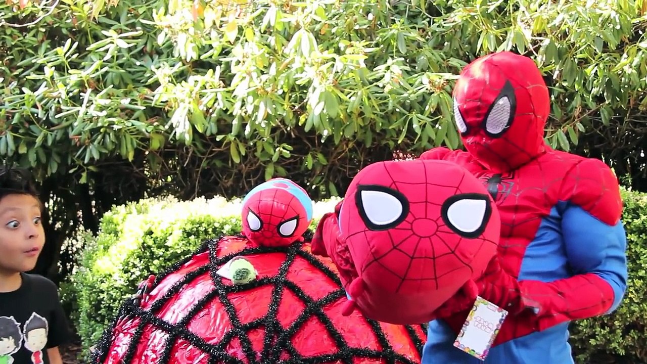 Spiderman GIANT SURPRISE EGG UNBOXING TOYS Superheroes in real life movie family fun hombre arana