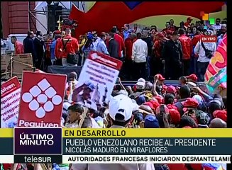 Miles de venezolanos marchan en defensa de la constitución