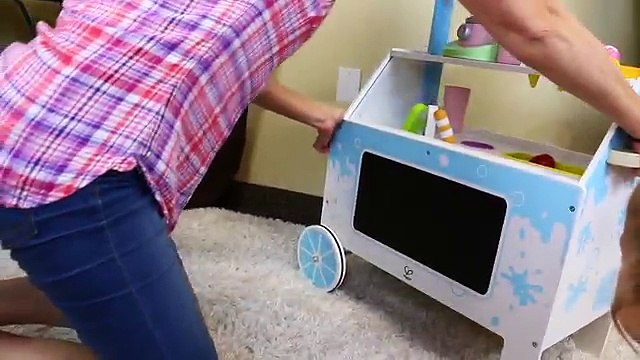 NEW Ice Cream Cart Wooden Food Blender for Fruit Smoothies + Popsicles & Ice Treats DisneyCarToys