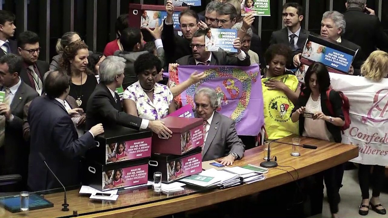 Câmara vota PEC 241