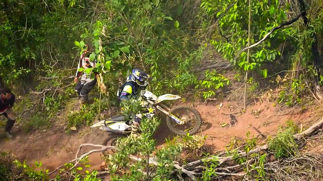 Charging Up Mountains and Jungles: Day 3 Recap | Red Bull Minas Riders