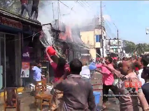 শরীয়তপুরে আগুনে পুড়ে গেছে ৪টি দোকান