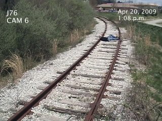 Un homme se fait frapper par un train