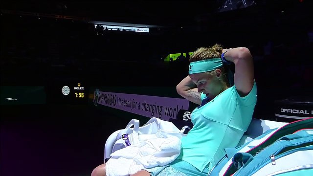 Svetlana Kuznetsova Cuts Hair Mid-Match: 2016 WTA Finals Singapore