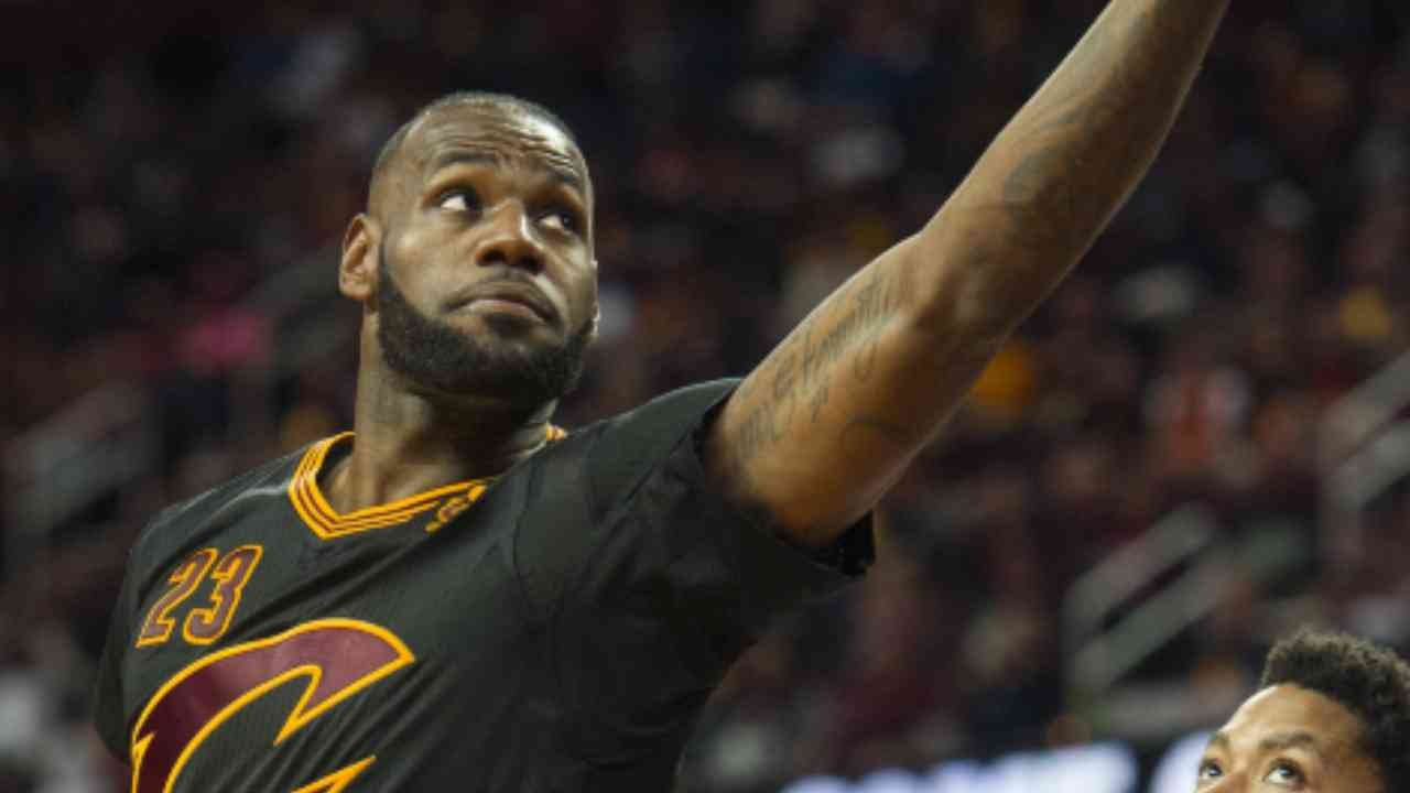 Cavaliers Raise Banner, Rout Knicks