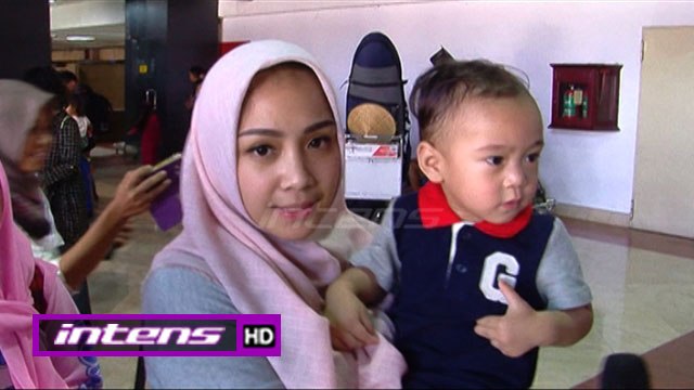 Tanpa Raffi, Gigi Umroh Bersama Mertua - Intens 26 Oktober 2016