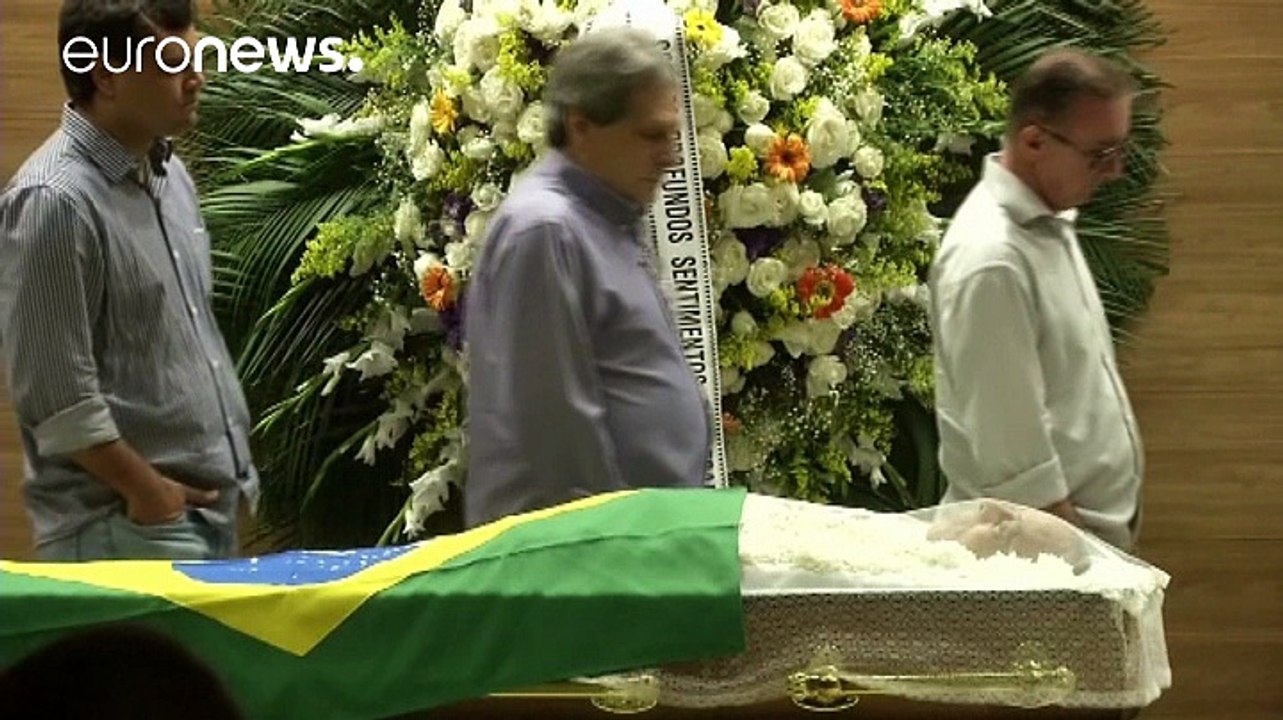 Familiares y amigos rinden tributo a la leyenda del fútbol brasileño Carlos Alberto