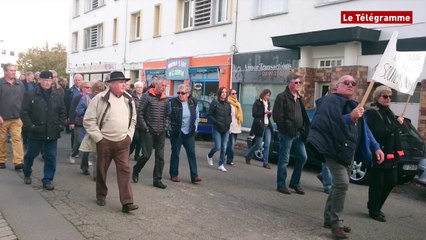 Lorient. 240 personnes manifestent en soutien des policiers (Le Télégramme)