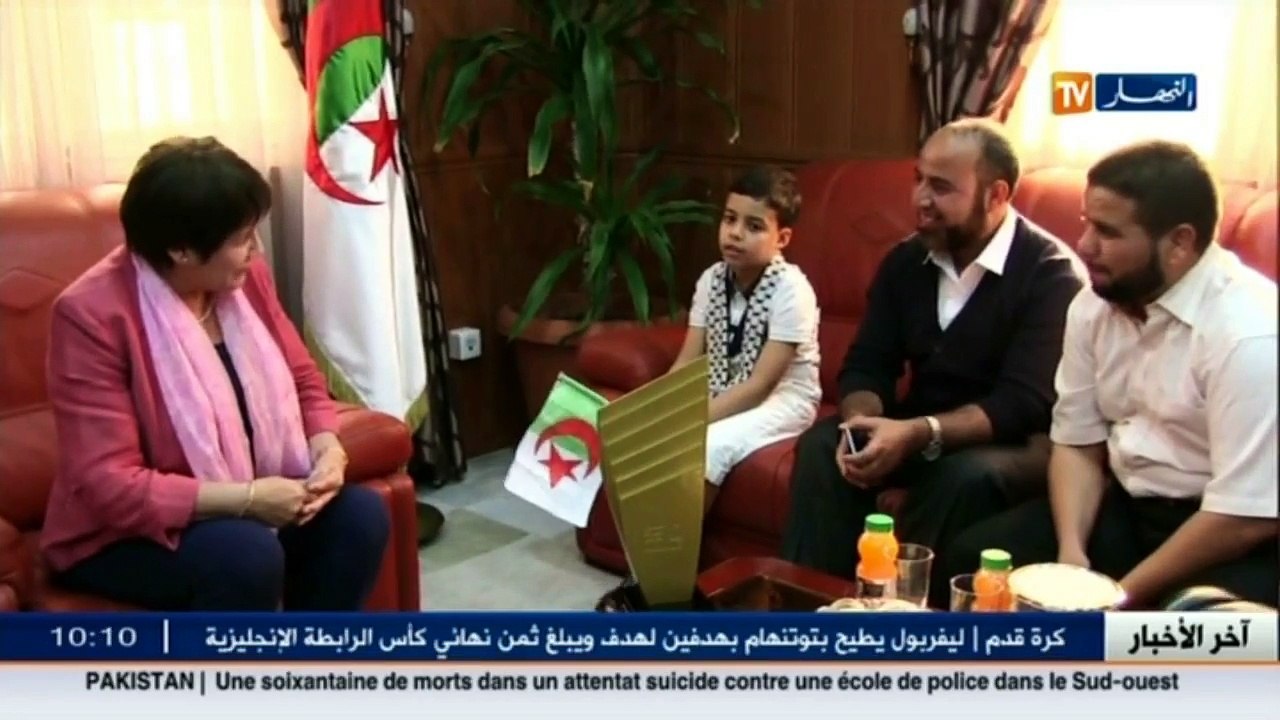 تربية / بن غبريط تكرم بطل مسابقة تحدي القراءة العربي محمد جلول