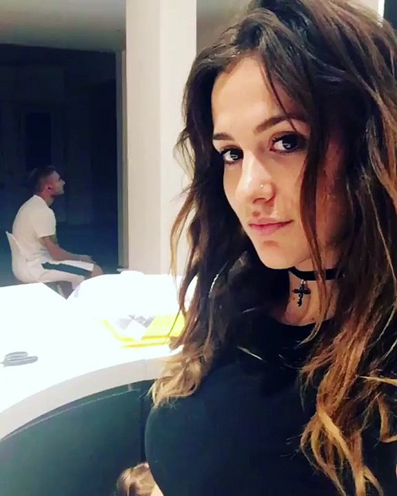 Ciro Immobile Ignores His Beautiful Wife While Playing FIFA 17