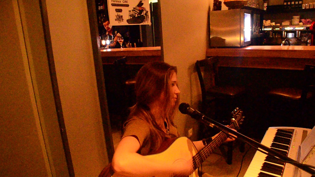 Orilia live au bar de la place  (partie 6)