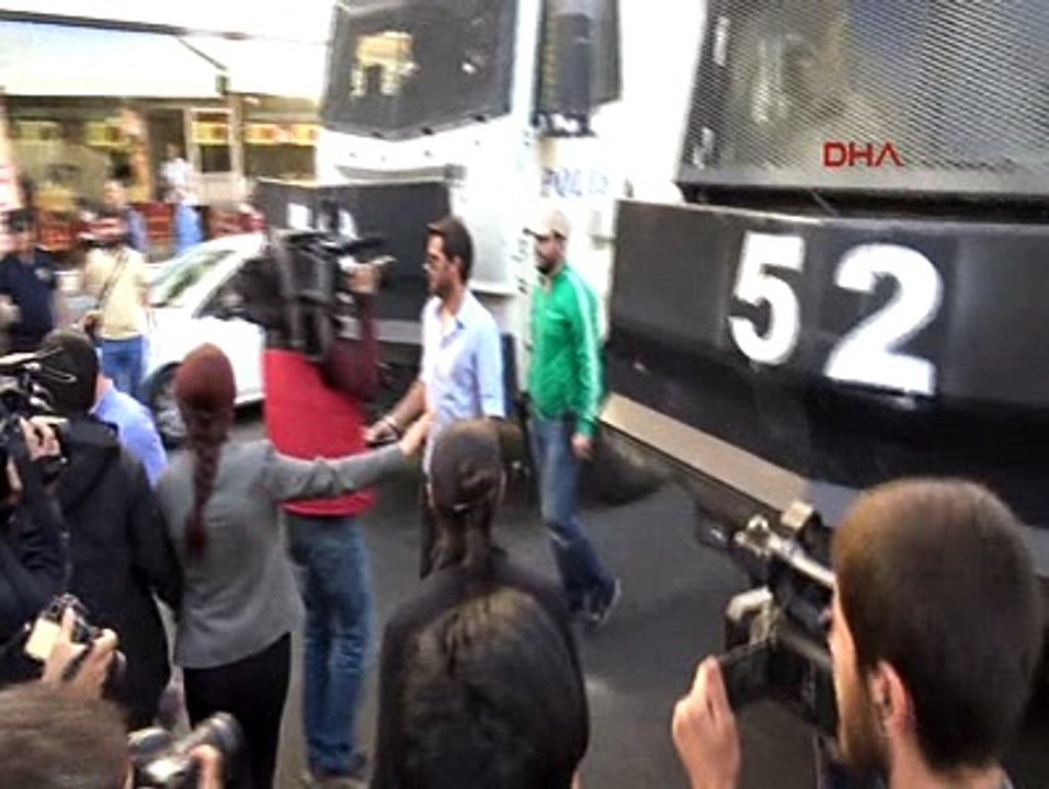Diyarbakır’da Kışanak ve Anlı’nın gözaltına alınmasını protesto edenlere polis saldırdı