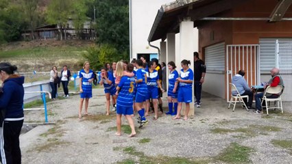 Après la victoire, les joueuses prennent la pose