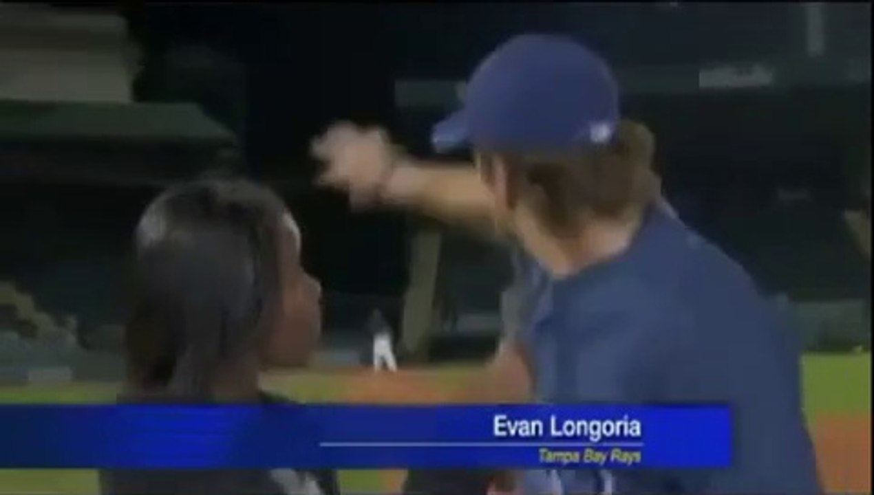 Un joueur de baseball sauve  d'une journaliste !