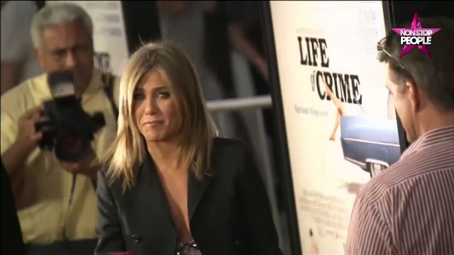 Angelina Jolie et Brad Pitt divorcés : Jennifer Aniston s’en fiche ! (VIDEO)